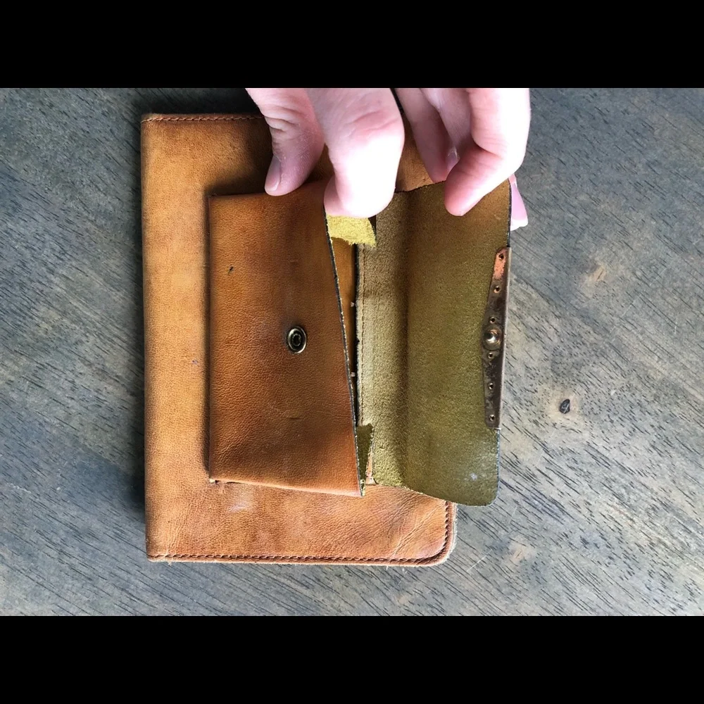 Leather Floral pattern Wallet - Picture 4 of 9